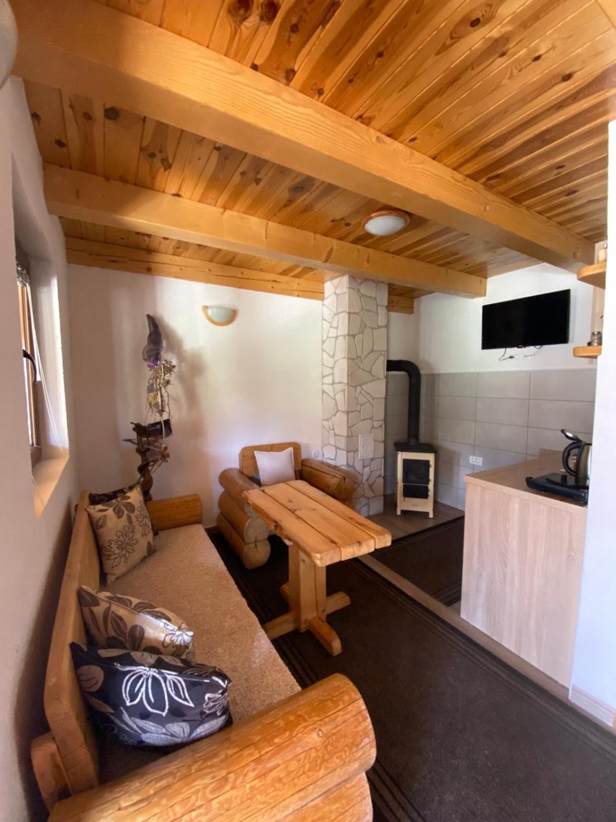 Bungalows Ivan Zabljak  Bilik gambar