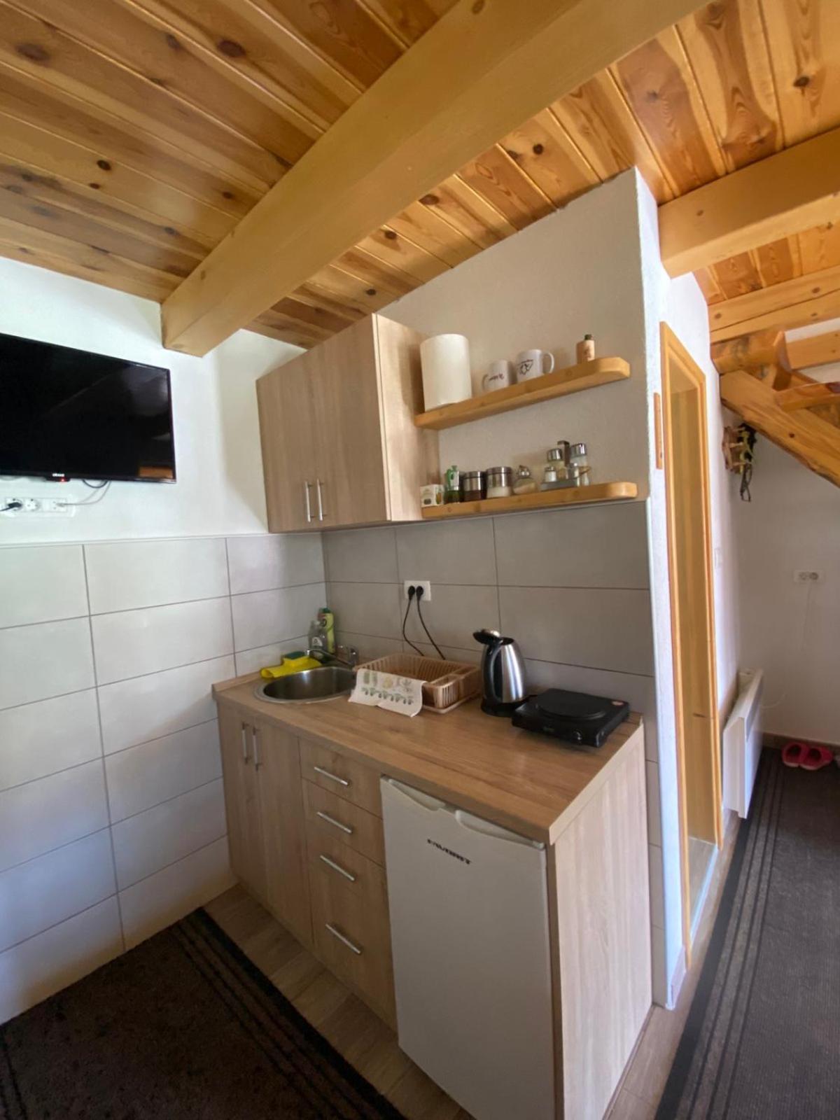 Bungalows Ivan Zabljak  Bilik gambar